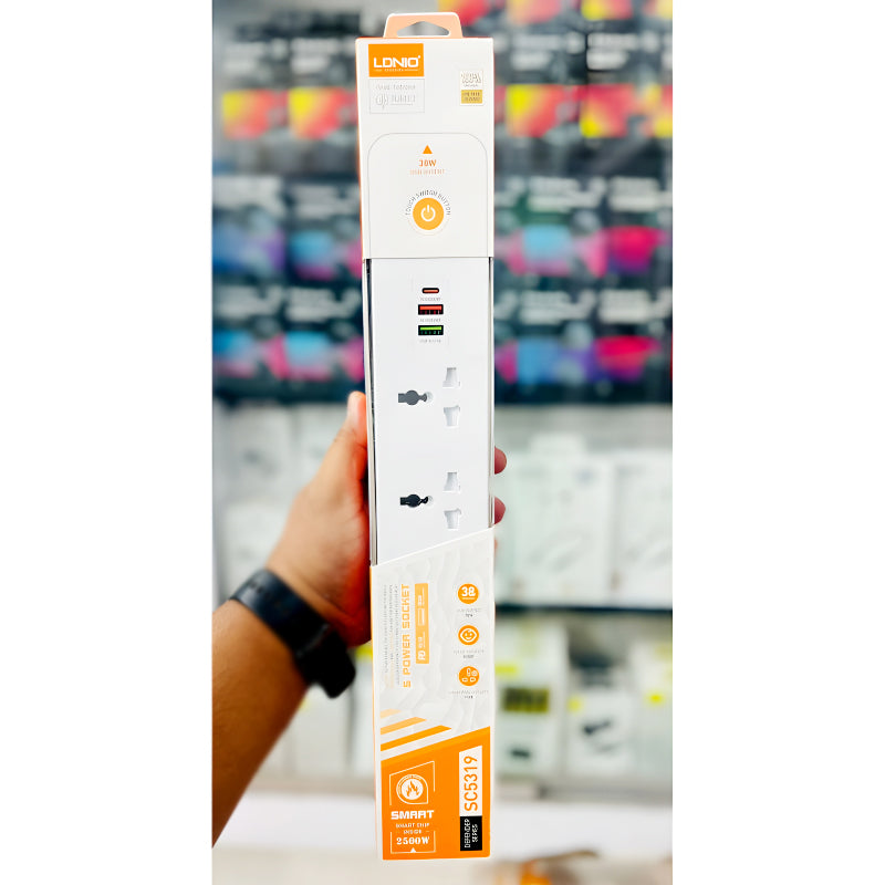 Multi-Socket Extension With 5 AC Outlets And 3 USB Ports